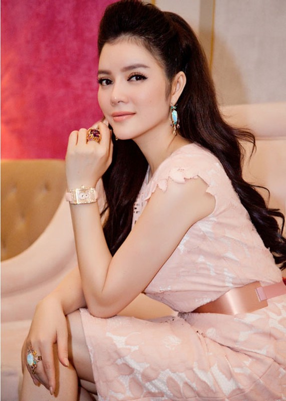 Ly Nha Ky mang kho kim cuong trien lam mung nam moi-Hinh-10